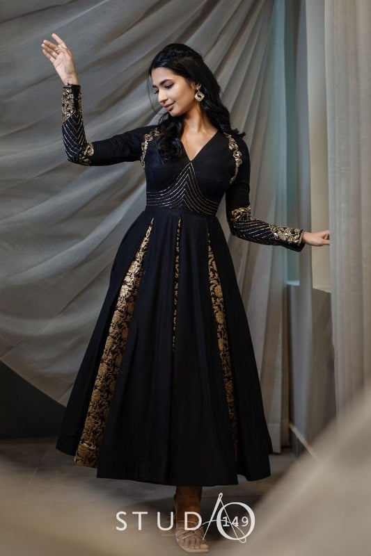 BRIDESMAID GOWN IN GOLD & BLACK